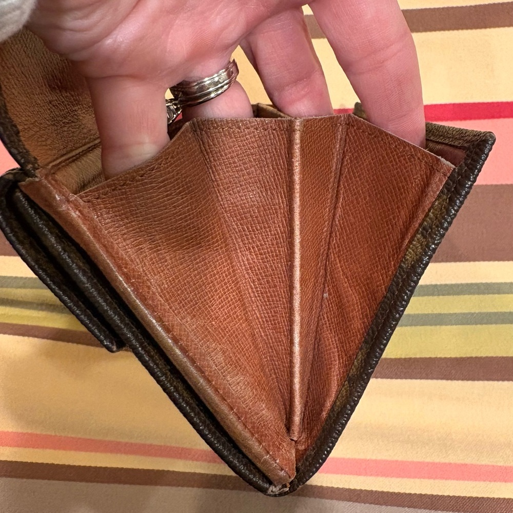 Beautiful Authentic Vintage Louis Vuitton Compact Monogram Wallet - Picture 9 of 14